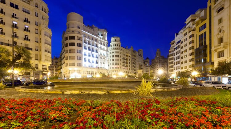 evening view placa del ajuntament valencia