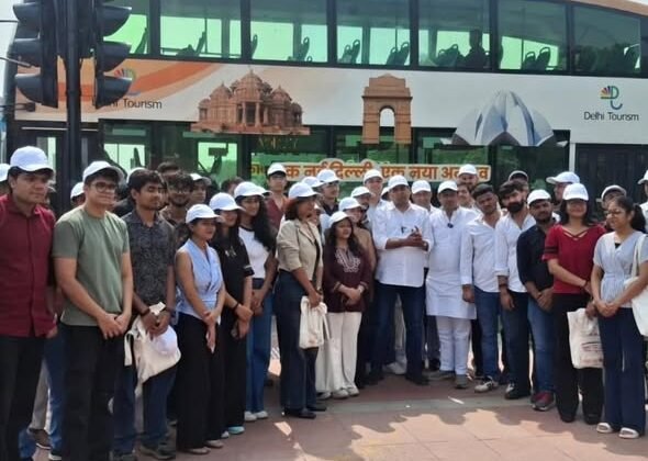 DELHI TOURISM BUS