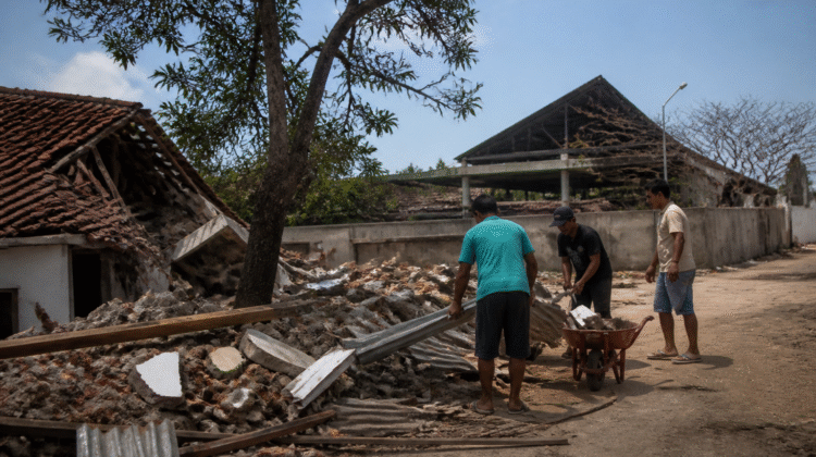 Firefly gpt image Labuan Bajo begins the difficult job of rebuilding tourism after the earthquake Indo 23093